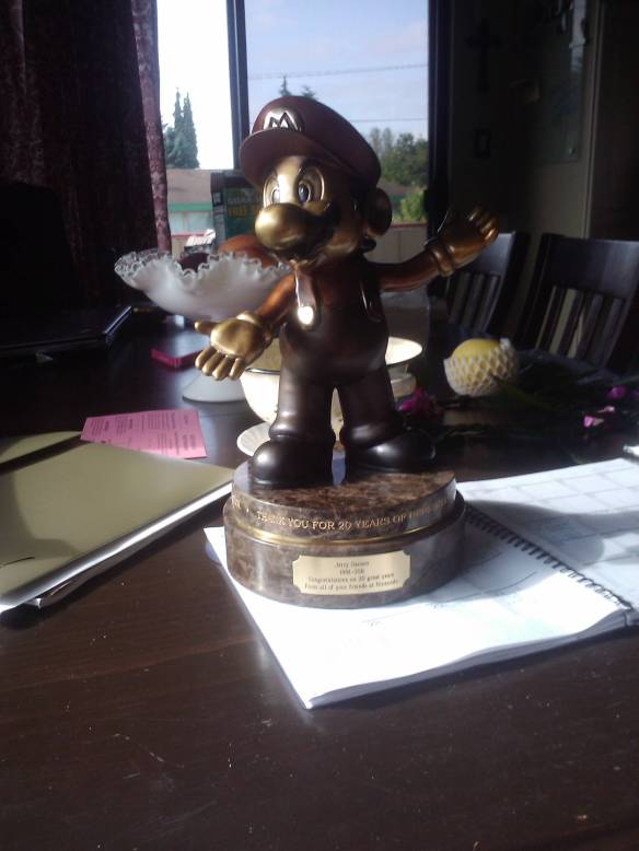 This is what you get for working at Nintendo for 20 years Mario_statue